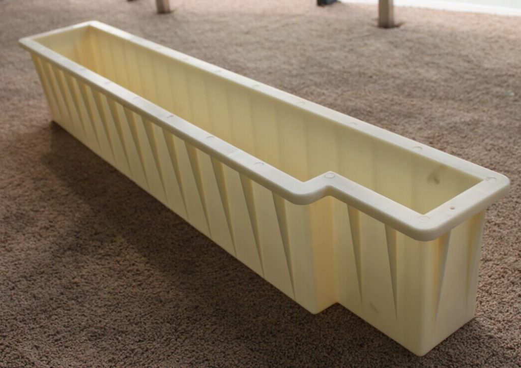 水泥稀稠程度對(duì)于混凝土路側(cè)石模具澆筑過(guò)程中的重要性